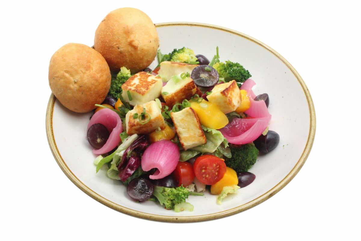 SAŁATKA Z HALLOUMI